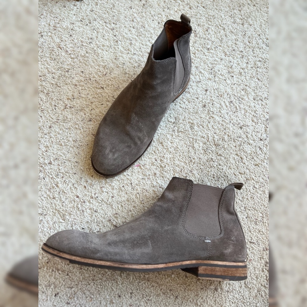 Frye Men’s Sam Chelsea grey suede boots